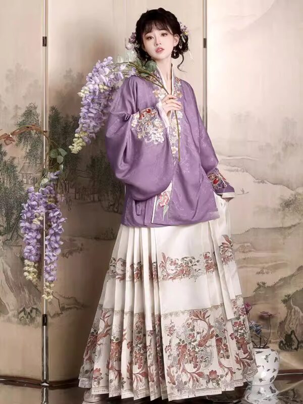 China Hanfu Ming-made Hanfu women wear interwoven gold horse-faced skirts daily suit spring and summer.