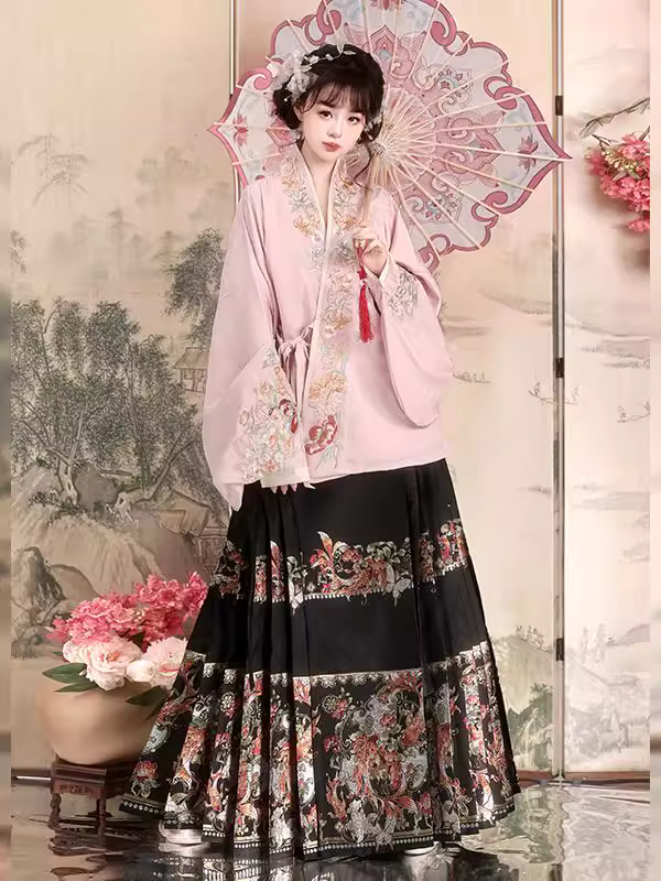 China Hanfu Ming-made Hanfu women wear interwoven gold horse-faced skirts daily suit spring and summer.