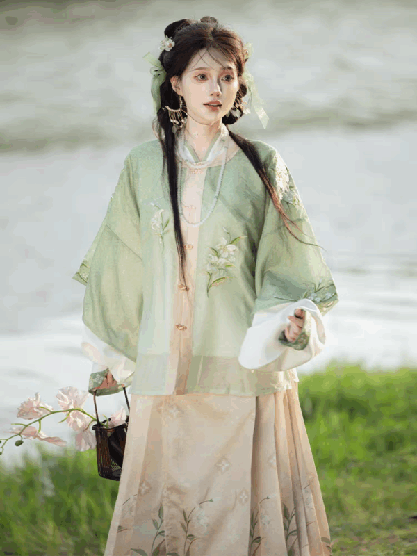 China Hanfu women's hand-made dress horseface skirt suit embroidery